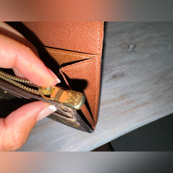 Louis Vuitton Wallet. 100% authentic. - Picture 6 of 8